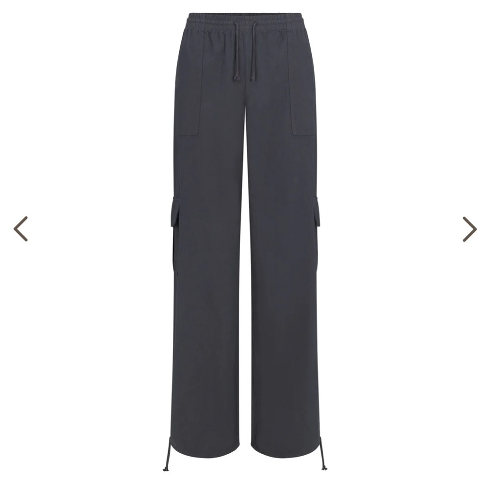 NWT Skims gunmetal cargo pants size M